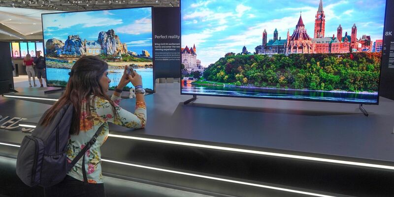 Der Markt für Unterhaltungselektronik verzeichnet kurz vor dem Start der IFA in Berlin weiter teils kräftige Umsatz-Rückgänge. - Foto: Jörg Carstensen/dpa