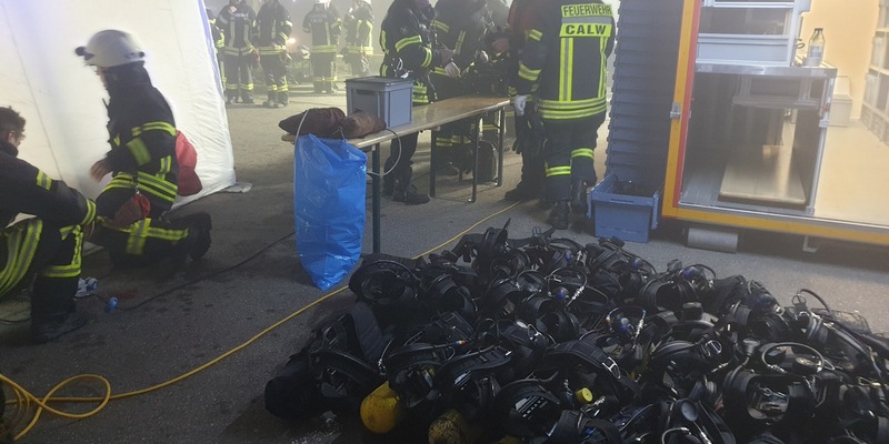 KFV-CW: Wohnhaus in Flammen - Feuerwehr mit Großaufgebot vor Ort - Foto: presseportal.de