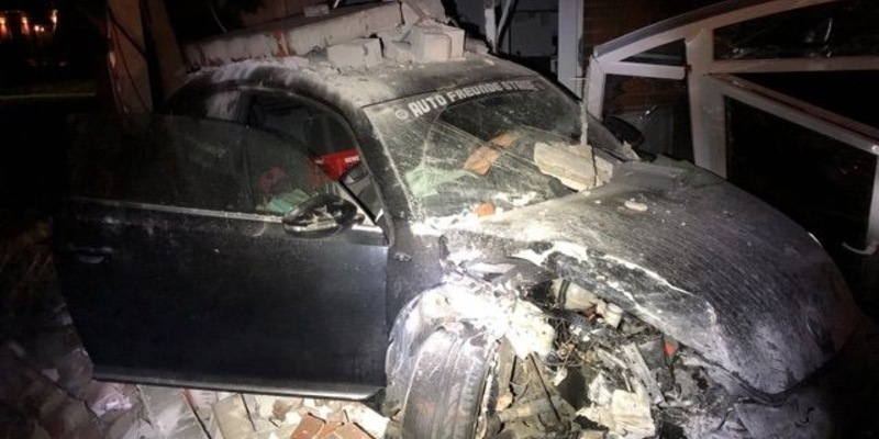 POL-STD: 28-jähriger Autofahrer unter Alkoholeinfluss in Drochtersen verunglückt - hoher Sachschaden verursacht - Foto: presseportal.de