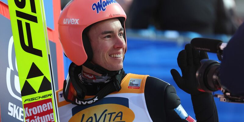Hat zum dritten Mal nach 2016/17 und 2019/20 den Gesamtweltcup geholt: Skispringer Stefan Kraft aus Österreich. - Foto: Karl-Josef Hildenbrand/dpa