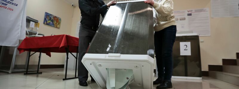 In Wladiwostok werden die Stimmzettel ausgezählt. - Foto: -/AP/dpa