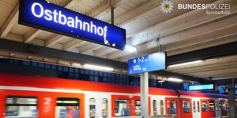 Bundespolizeidirektion München: Attacke mit Pfefferspray / Augen- und Atemwegsreizungen bei Betroffenen - Foto: presseportal.de