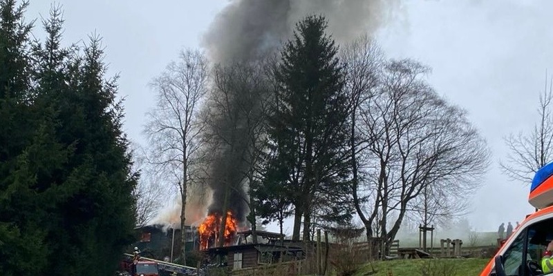 FW Drolshagen: Gebäudebrand in Stupperhof - Foto: presseportal.de