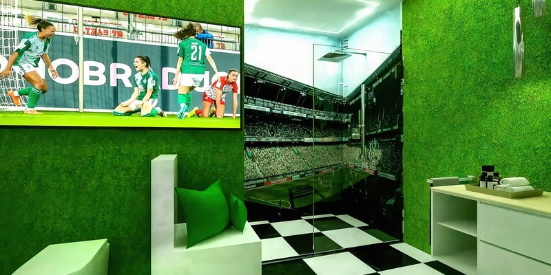 Challenge accepted: ELEMENTS gestaltet Badezimmer für echte Fußball-Fans - Foto: presseportal.de