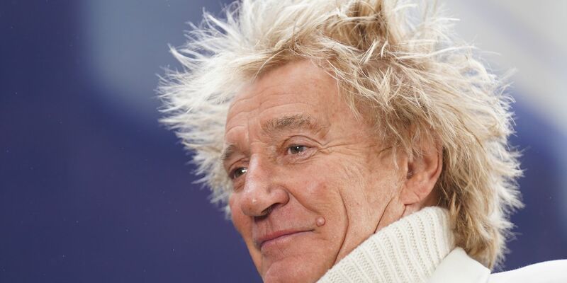 Sir Rod Stewart hofft, dass Taylor Swift sich vor der US-Präsidentschaftswahl auch wieder politisch positioniert. - Foto: Joe Giddens/PA Wire/dpa