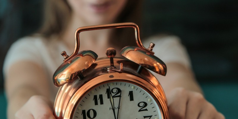 Wie die Umstellung auf die Sommerzeit am besten funktioniert / Fünf Tipps, damit das frühere Aufstehen nicht so schwerfällt - Foto: presseportal.de