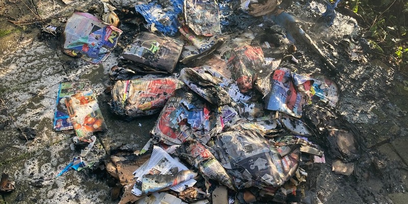 POL-ME: Zwei blaue Mülltonnen gänzlich ausgebrannt - die Polizei ermittelt - Ratingen - 2403073 - Foto: presseportal.de