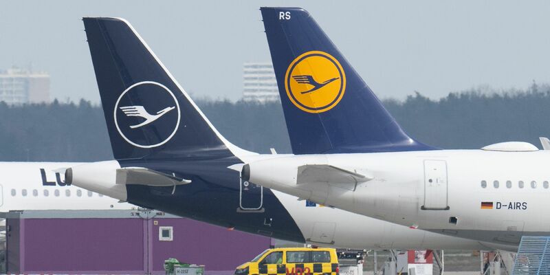 Beim Bodenpersonal drohen der Lufthansa unbefristete Streiks. Darüber sollen die Arbeitnehmer abstimmen. - Foto: Boris Roessler/dpa