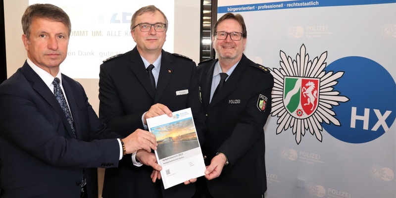 POL-HX: Zahl der Verkehrsunfälle und der Verunglückten sinkt / Verkehrsunfallprävention bekommt höheren Stellenwert / Kreispolizeibehörde Höxter stellt Verkehrsbericht 2023 vor - Foto: presseportal.de