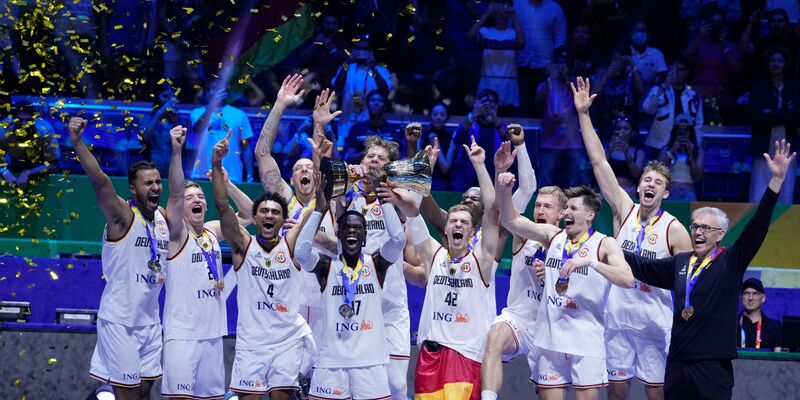 Die DBB-Männer reisen als Weltmeister nach Paris. - Foto: Michael Conroy/AP/dpa