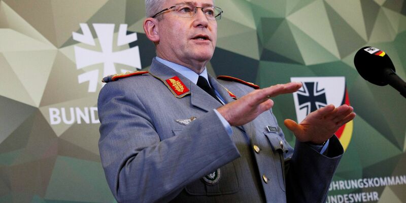 Generalleutnant Andre Bodemann, Befehlshaber Territoriales Führungskommando der Bundeswehr, spricht vor Beginn der Tagung zum neuen Verteidigungsplan für Deutschland. - Foto: Carsten Koall/dpa