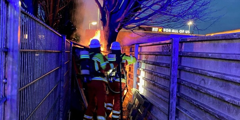 FW Minden: Mehrere Kleinbrände sorgen für einen ereignisreichen Abend - Foto: presseportal.de
