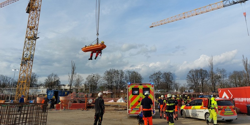 FW-M: Bauarbeiter schwer verletzt (Bogenhausen) - Foto: presseportal.de