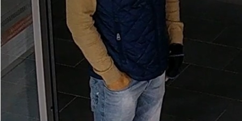 LPI-NDH: Öffentlichkeitsfahndung: Räuberischer Diebstahl - Wer erkennt diesen Mann? - Foto: presseportal.de