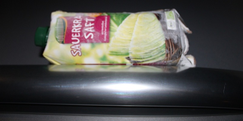 POL-HA: Gefrorenes Tetrapack Sauerkrautsaft beschädigt Toyota - Foto: presseportal.de