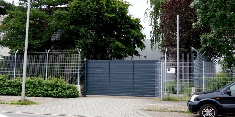 In dieser Firma wurden vor drei Jahren mehrere Millionen Euro gestohlen. Die Täterin hat sich nun gestellt. - Foto: Jörn Hüneke/TNN/dpa