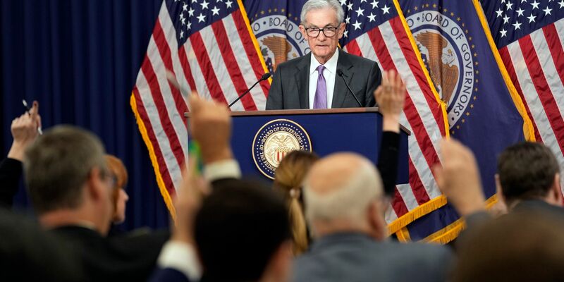 «Die Inflation ist deutlich zurückgegangen, während der Arbeitsmarkt stark geblieben ist, und das sind sehr gute Nachrichten», sagt Fed-Chef Jerome Powell. - Foto: Susan Walsh/AP/dpa