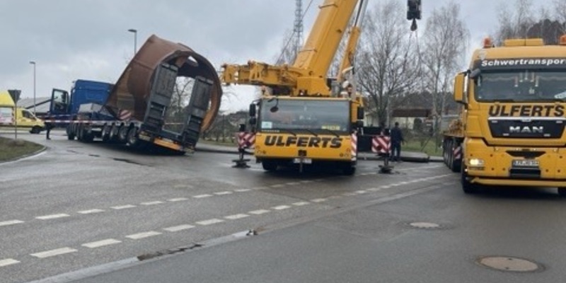 POL-ANK: Verkehrsunfall in Torgelow - Schwerlasttransporter verliert seine Ladung - Foto: presseportal.de