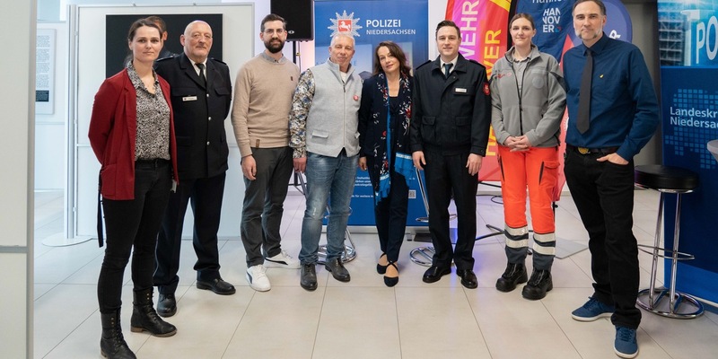 ZPD: Wir geben den Menschen hinter der Uniform ein Gesicht. Eröffnung der Wanderausstellung Der Mensch dahinter - Foto: presseportal.de