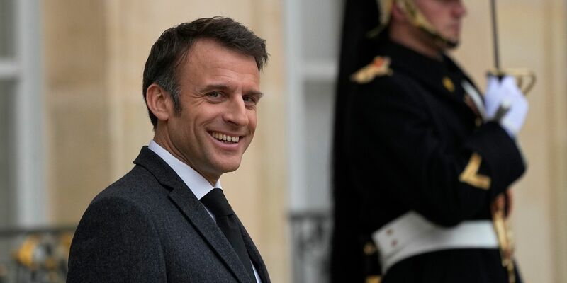 Emmanuel Macron, Präsident von Frankreich, zeigt sich gerne sportlich. Sendet er mit seinem neusten Foto sogar eine Botschaft? - Foto: Michel Euler/AP/dpa
