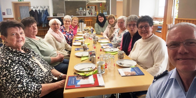 POL-OB: Treffen mit DLRG-Seniorinnen - Zweite Phase der #NMDO-Präventionskampagne beginnt - Foto: presseportal.de