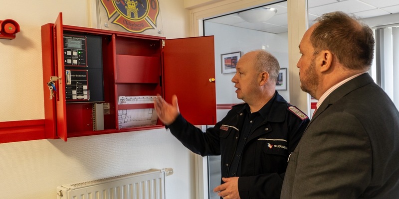 FW-LFVSH: Nach Bränden in Feuerwehrhäusern: Handlungsempfehlung Brandschutz in Feuerwehrhäusern offiziell vorgestellt - Foto: presseportal.de