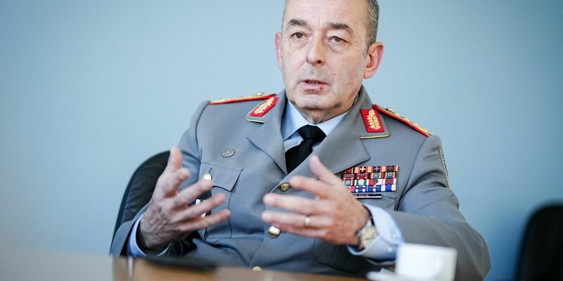 Generalinspekteur Carsten Breuer empfiehlt eine Angriffsabwehrlösung im Nato-Verbund. - Foto: Kay Nietfeld/dpa