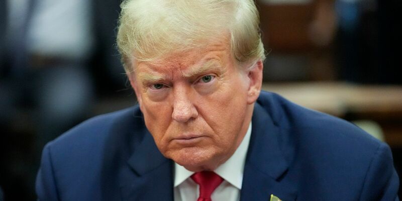 Donald Trump hat offenbar Probleme, eine Kaution von rund 450 Millionen US-Dollar zu begleichen. - Foto: Mary Altaffer/POOL AP/dpa