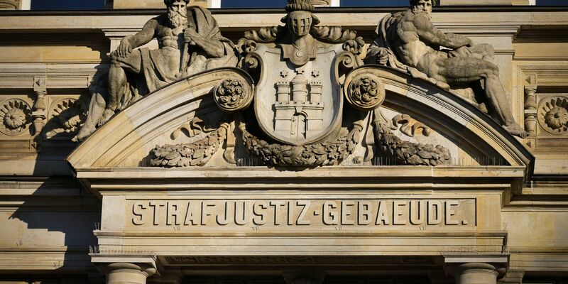Das Urteil des Landgerichts Hamburg gegen einen 30-Jährigen wegen zahlreicher Sexualstraftaten ist rechtskräftig. - Foto: Christian Charisius/dpa