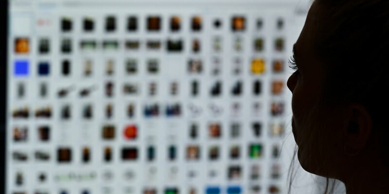 Ein Deutscher soll von seiner Wohnung auf Mallorca aus kinderpornografisches Material heruntergeladen und weitergeleitet haben. - Foto: Arne Dedert/dpa