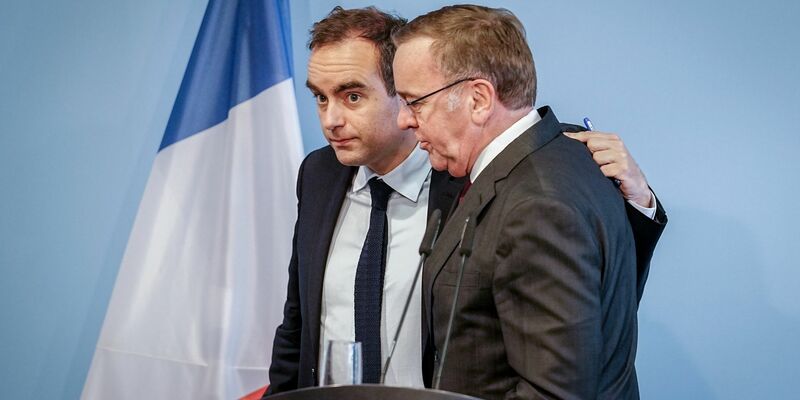 Bundesverteidigungsminister Boris Pistorius (r, SPD) und sein französischer Kollege Sébastien Lecornu haben eine Einigung erzielt. - Foto: Kay Nietfeld/dpa