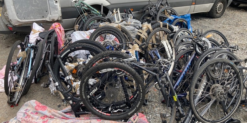 POL-E: Essen: Aufmerksame Zeugin meldet verdächtigen Transporter - 22 Fahrräder sichergestellt - Foto: presseportal.de