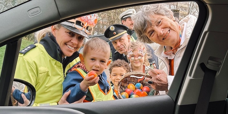 POL-HA: Ostereiaktion 2024 - Vorschulkinder belohnen Verkehrsteilnehmer für richtiges Verhalten - Foto: presseportal.de
