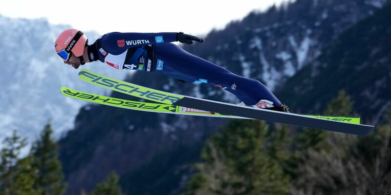 War beim Skifliegen in Planica als Zehnter bester Deutscher: Pius Paschke. - Foto: Darko Bandic/AP/dpa