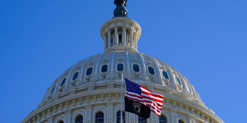 Das US-Repräsentantenhaus hat kurz vor einem drohenden Stillstand der Regierungsgeschäfte ein Haushaltspaket in Billiardenhöhe verabschiedet. - Foto: Jacquelyn Martin/AP/dpa