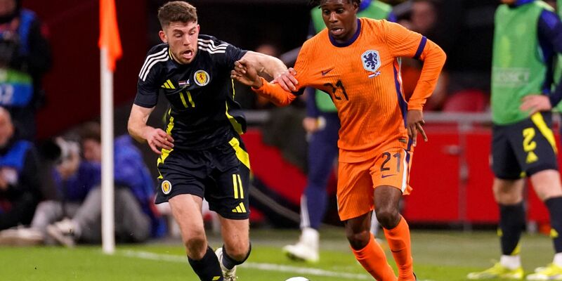 Die Niederländer um Jeremie Frimpong (r) hatten mit den Schotten mehr Probleme, als das Ergebnis vermuten lässt. - Foto: Joris Verwijst/PA Wire/dpa