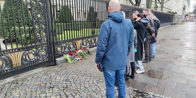 Beileidsbekundungen vor der russischen Botschaft am 23.03.2024 - Foto: über dts Nachrichtenagentur