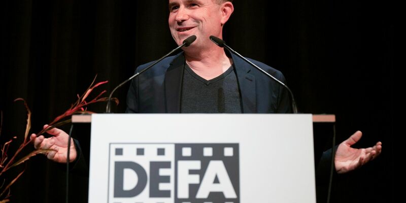 Drehbuchautor Thomas Wendrich erhält in Lille den Preis für das beste Drehbuch (Archivbild). - Foto: Monika Skolimowska/dpa