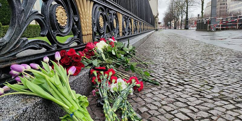 Beileidsbekundungen vor der russischen Botschaft in Berlin am 23.03.2024 - Foto: über dts Nachrichtenagentur