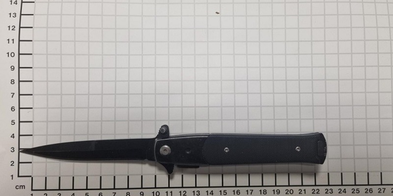 BPOL NRW: Bundespolizei stellt Einhandmesser bei 17-Jährigen sicher - Foto: presseportal.de