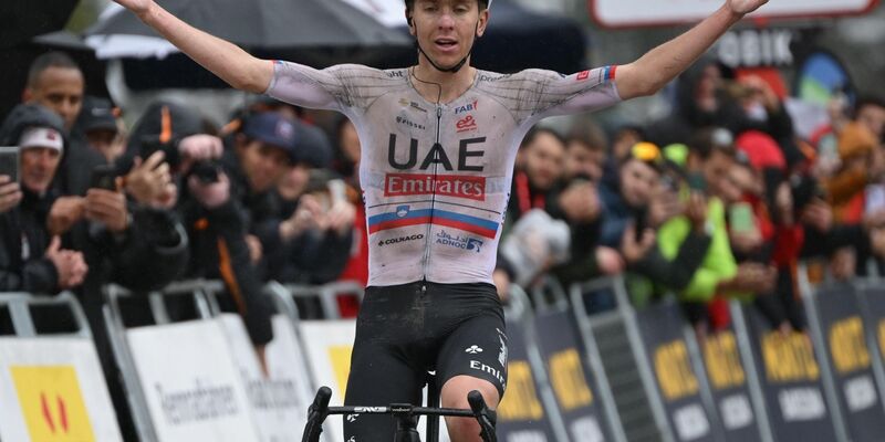 Tadej Pogacar steht kurz vor dem Sieg bei der Katalonien-Rundfahrt. - Foto: Roth/Roth/dpa