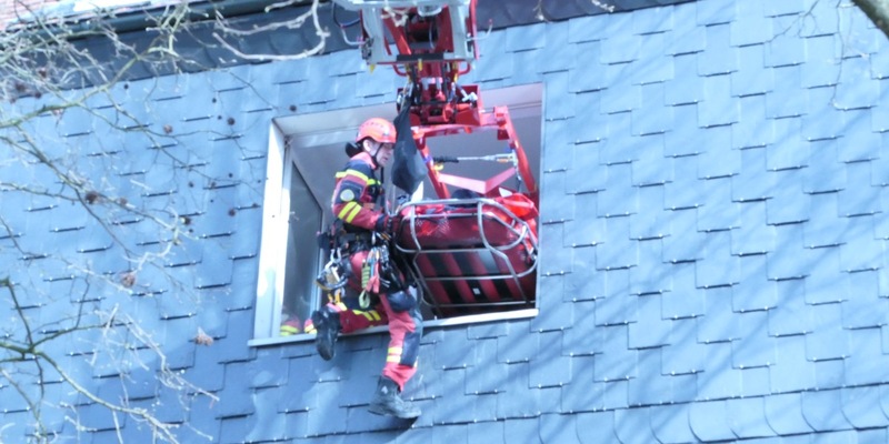 FW-DO: Menschenrettung mit Rescueloader Wellinghoferstraße / Rettung mit Drehleiter - Foto: presseportal.de
