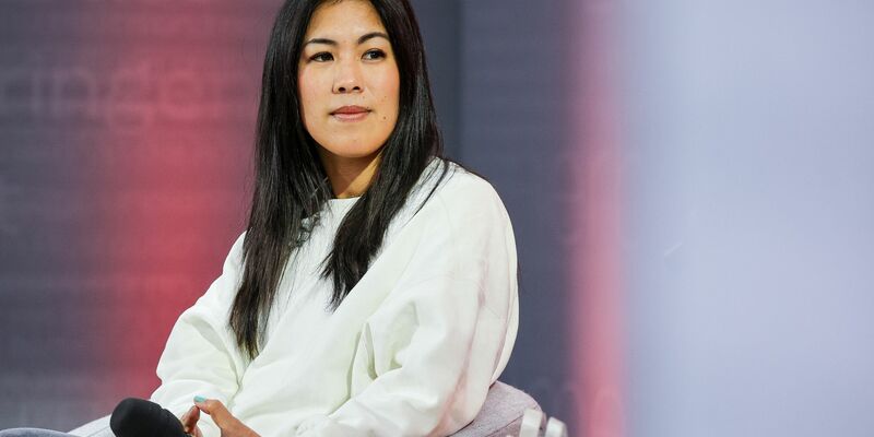 Wissenschaftsthemen für Kinder aufbereitet - Mai Thi Nguyen-Kim stellt auf der Buchmesse ihre Reihe «BiBiBiber hat da mal 'ne Frage» vor. - Foto: Jan Woitas/dpa