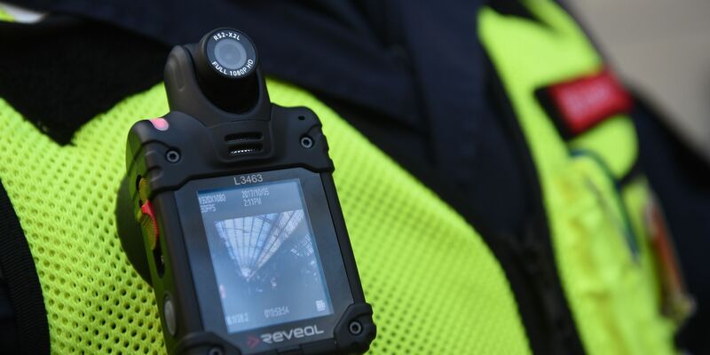 Mehr Sicherheit durch Bodycams - das ist die Devise der Deutschen Bahn im Nahverkehr. - Foto: Henning Kaiser/dpa