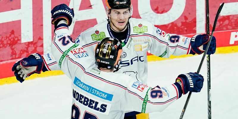 Die Eisbären Berlin haben erneut gegen Mannheim gewonnen. - Foto: Uwe Anspach/dpa