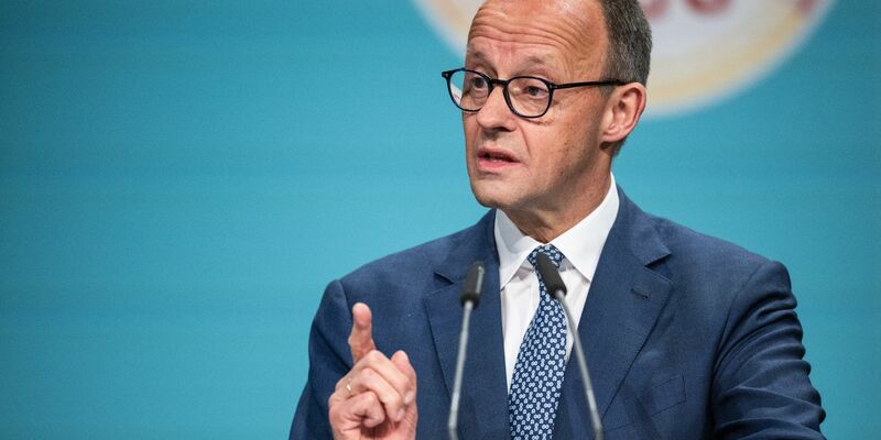 CDU-Chef Friedrich Merz hat für den Fall, dass die Ampel-Koalition auseinanderbrechen sollte, den 22. September 2024 als möglichen Wahltermin ins Gespräch gebracht. - Foto: Hannes P Albert/dpa