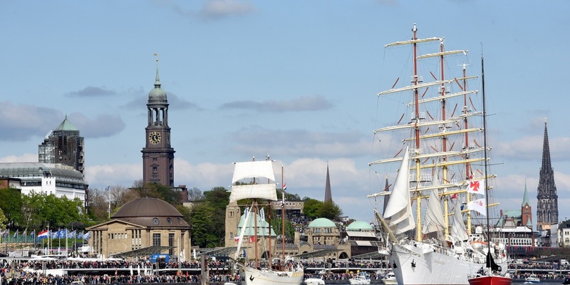 Schiffe, so weit das Auge reicht / Hafengeburtstag Hamburg vom 9. bis 12. Mai 2024 zeigt große Schiffsvielfalt - Foto: presseportal.de