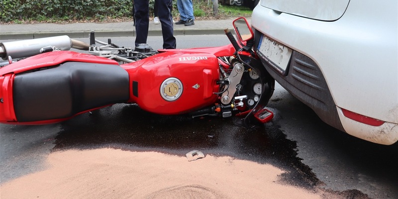 POL-HF: Verkehrsunfall mit verletztem Motorradfahrer- Beteiligter übersieht Bremsvorgang - Foto: presseportal.de