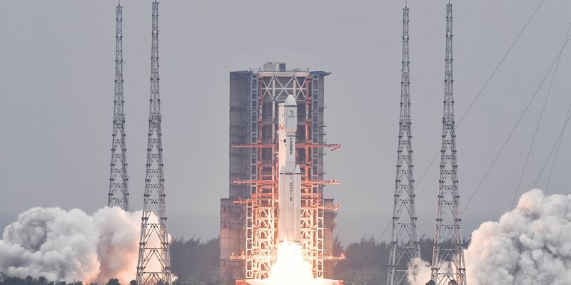 Eine Trägerrakete startete mit dem Relaissatelliten «Queqiao-2» am 20. März vom Wenchang Space Launch Center in der südchinesischen Provinz Hainan. - Foto: Yang Guanyu/XinHua/dpa