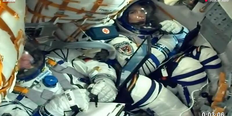 Kosmonaut Oleg Novitsky und Kosmonautin Marina Vasilevskaya am 21. März im Sojus MS-25-Raumschiff. - Foto: Uncredited/Roscosmos space corporation/AP/dpa